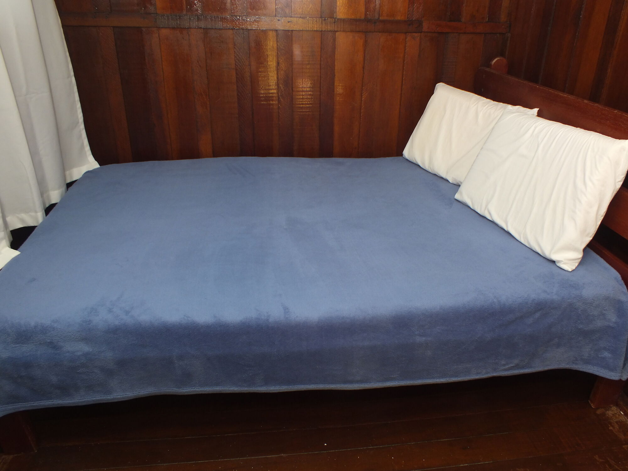 Economy Room 13