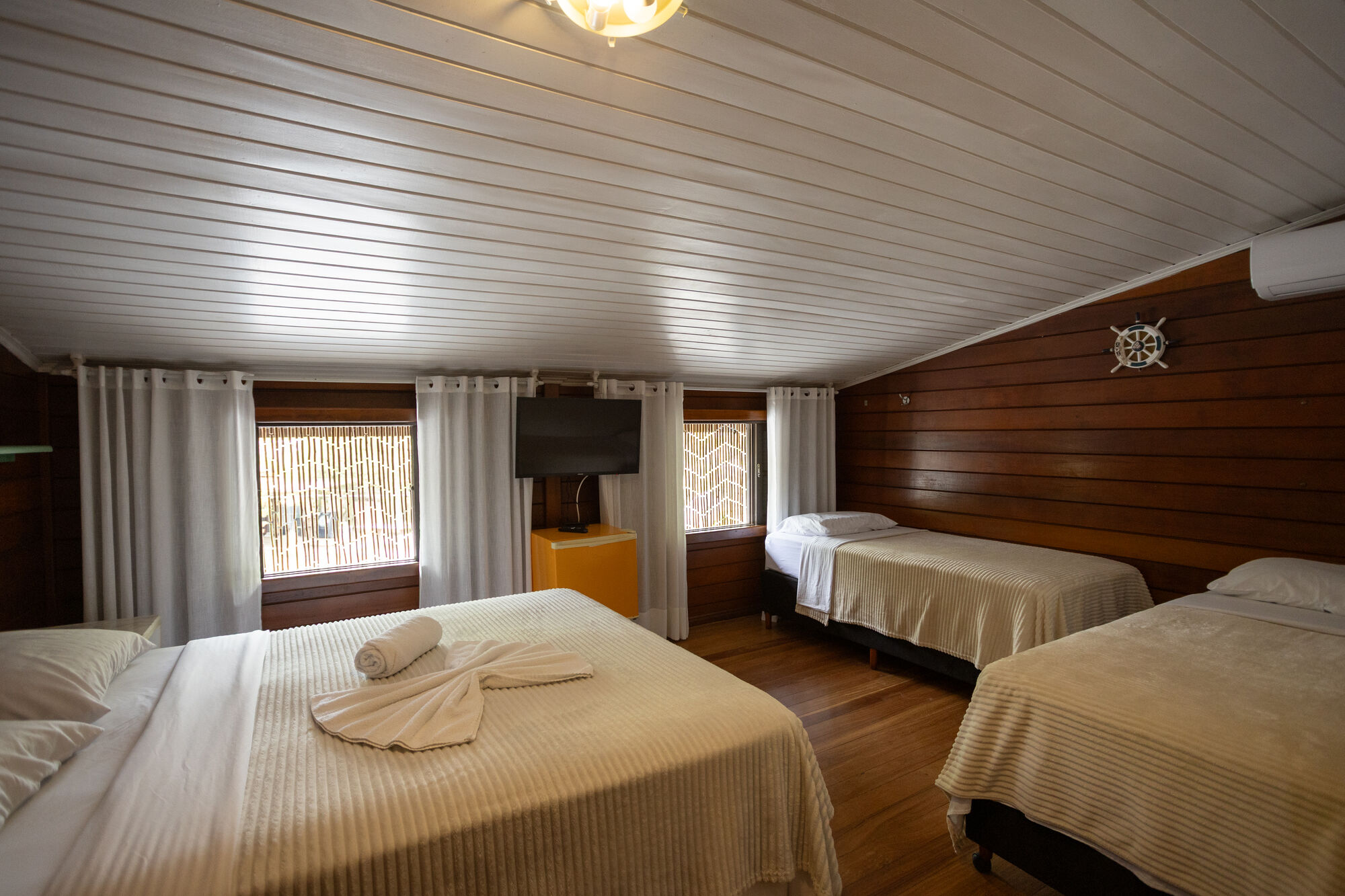 Deluxe Suite 4