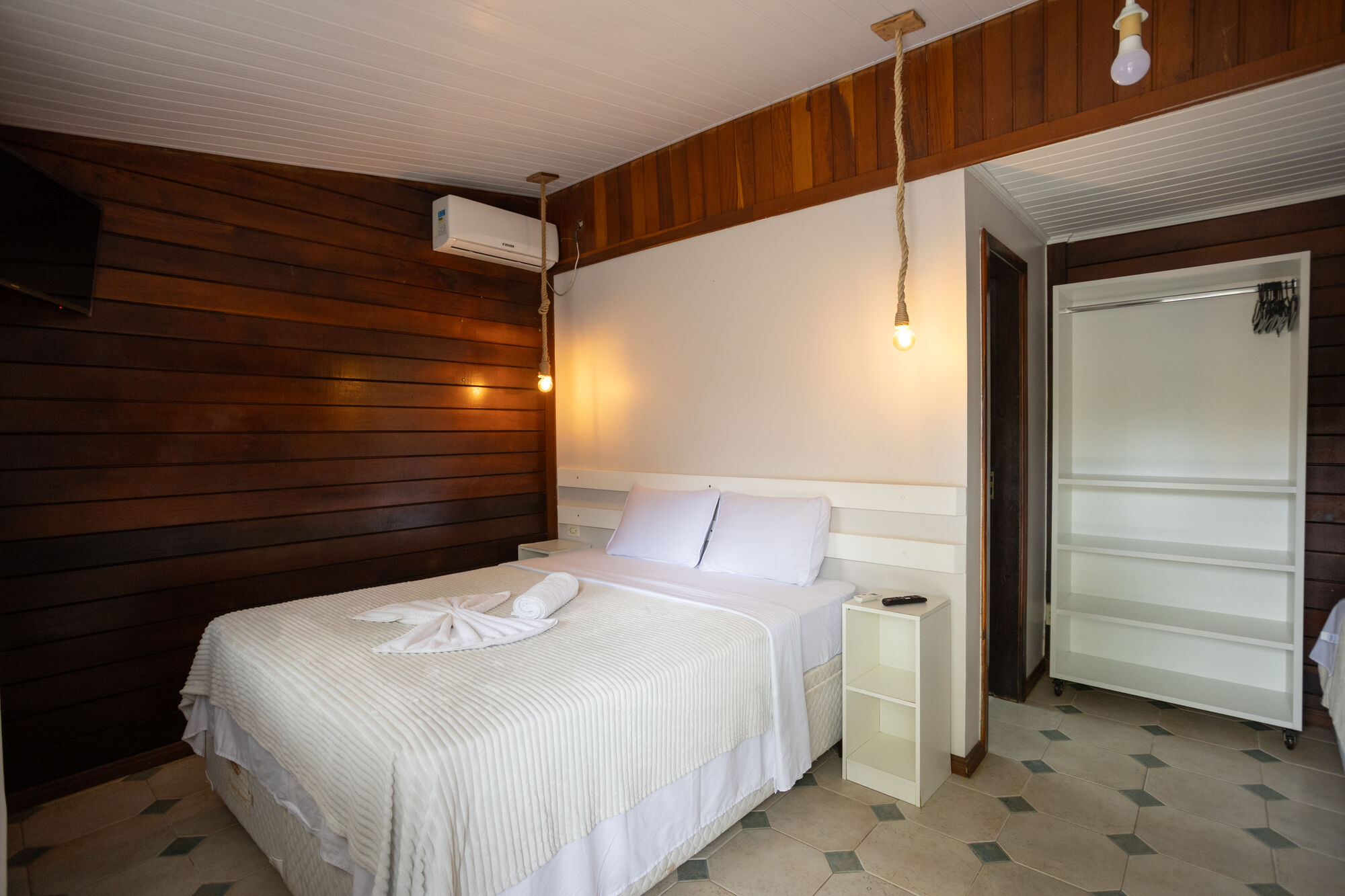 Deluxe Suite 5