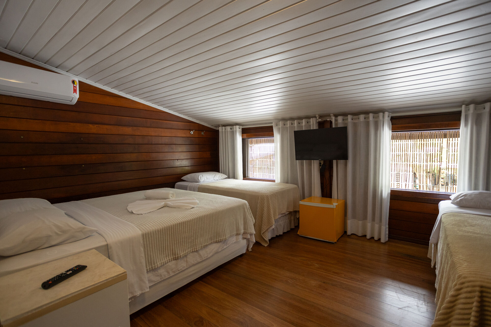 Deluxe Suite 8