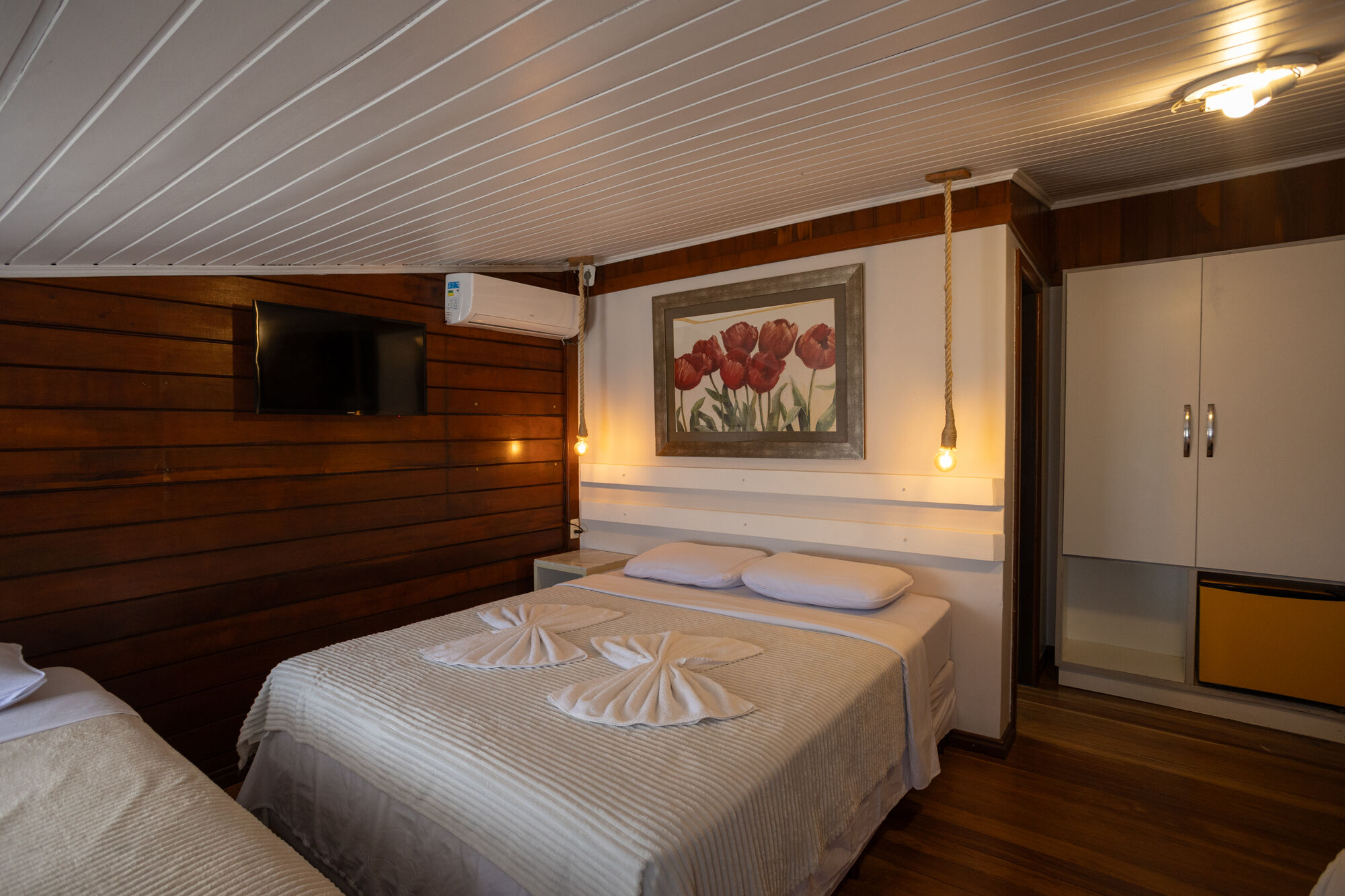 Deluxe Master Suite 6